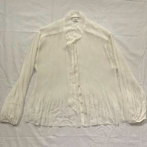 New Aritzia chiffon blouse! Style has never been worn. Size Medium